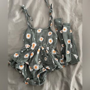 Super cute daisy romper with head band!! 3-6 months baby girl